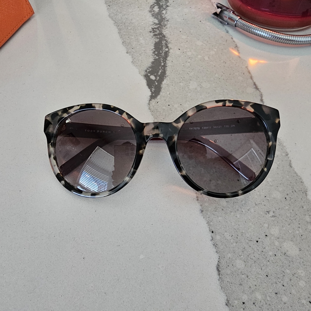 Tory Burch Tortoise Shell Sunglasses - Picture 13 of 13